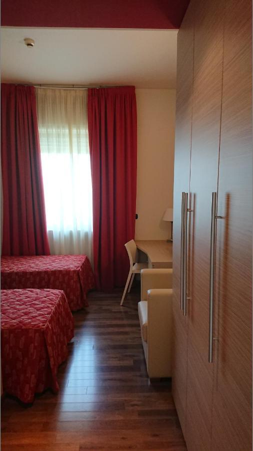 Hotel Gasparina Castelnuovo del Garda Exterior foto